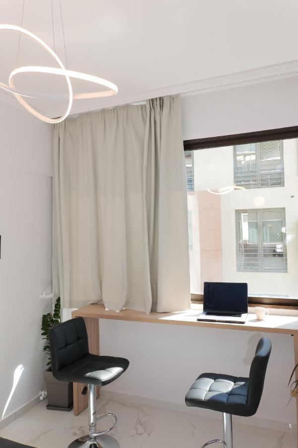 King'S Gambit Suite Tesalonika Bagian luar foto